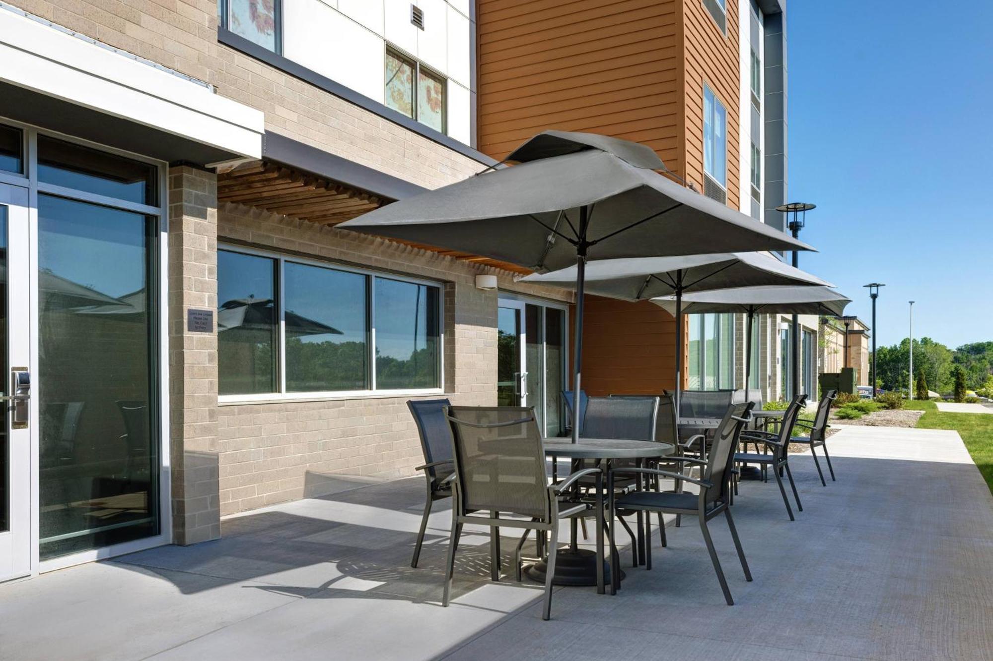 Fairfield Inn & Suites By Marriott Milwaukee ברוקפילד מראה חיצוני תמונה